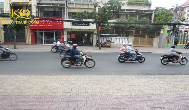 Con đường trước Vạn Mỹ Building